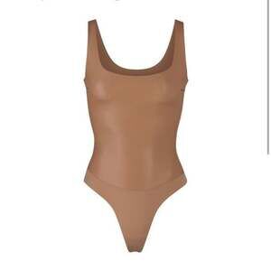 SKIMS Faux Leather Scoop Bodysuit - Sienna